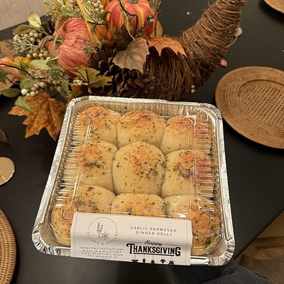THANKSGIVING PRE ORDER: Honey Butter Dinner Rolls 