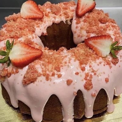 Strawberry Crunch Pound Cake 