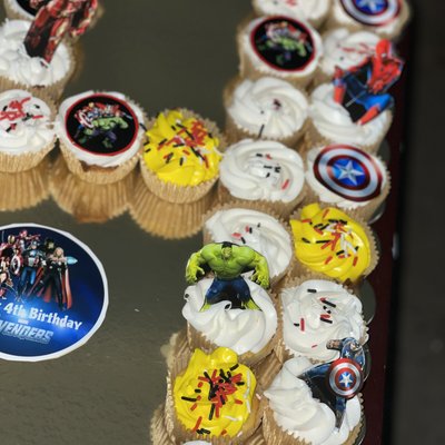 Theme Cupcake Cake