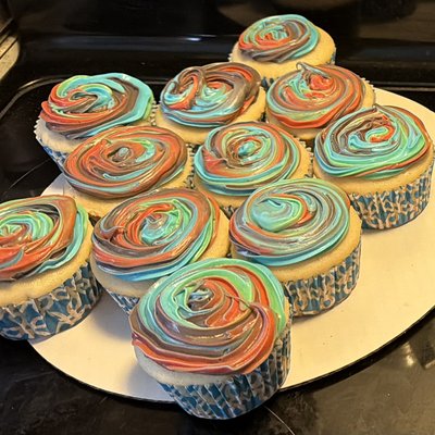 Vanilla Cupcakes With Frosting 
