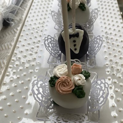 6 Deluxe Cake Pops