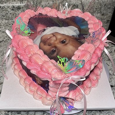 10 In Heart Selfie Cake