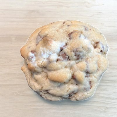 Bakery Style Chocolate Chip Cookie