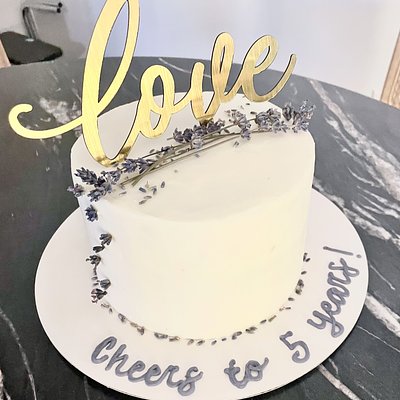 The 6-inch Cake: A Sweet Moment