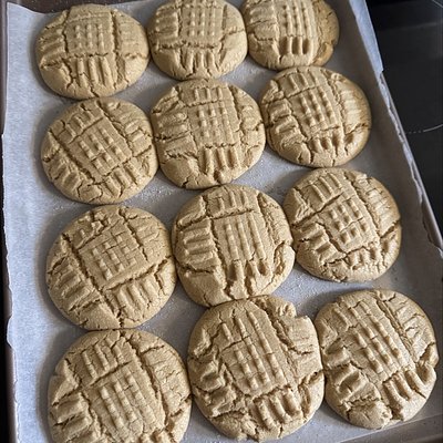 (12 ct.- Large: 4oz) Classic Chewy Peanut Butter Cookies
