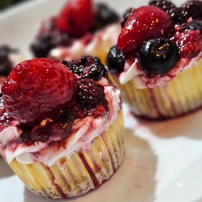 Chantilly Cheesecake Cupcakes (6-Pack)