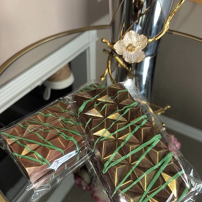 Large Milk Chocolate Pistachio Kunafe (Dubai) Bar