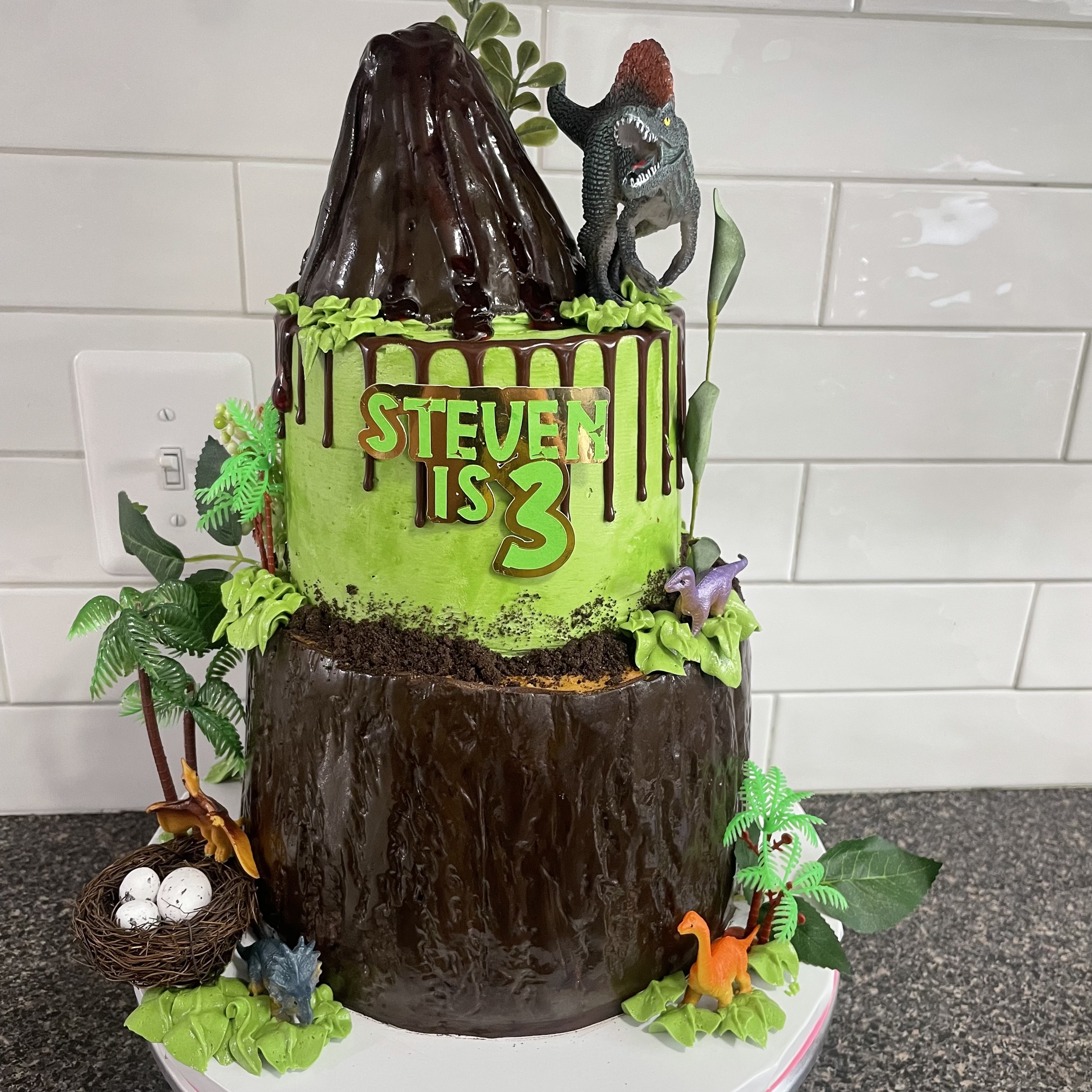 2 Tier Cakes (6in And 8in Layers)