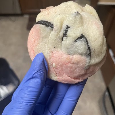 Strawberry cookie And Cream 