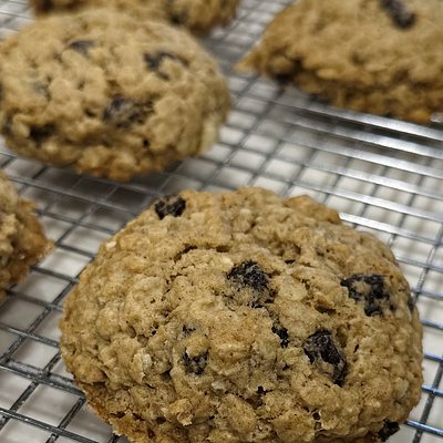 Oatmeal Raisin Cookies (8)