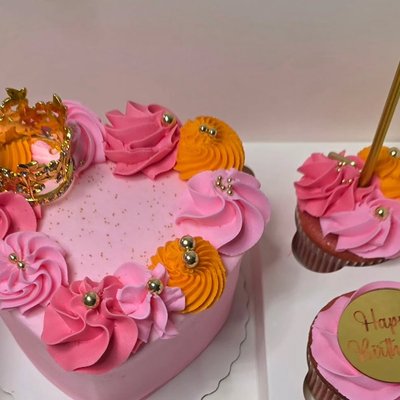 🩷 Bento Cake + 2 Cupcakes (for 8-10pp)