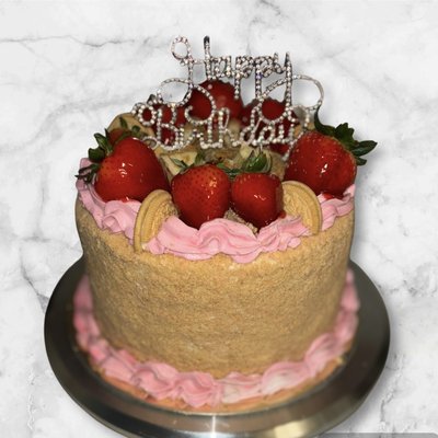 Strawberry Cheesecake Crunch Cake
