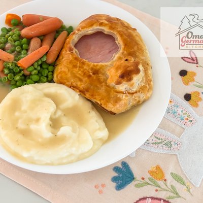 “Kassler im Blätterteig” - Pork Wellington with sides (serves 6)