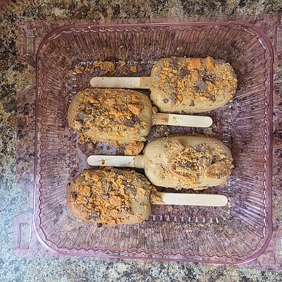 Butterfinger Cakecicles