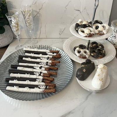 Medium wedding pretzel package