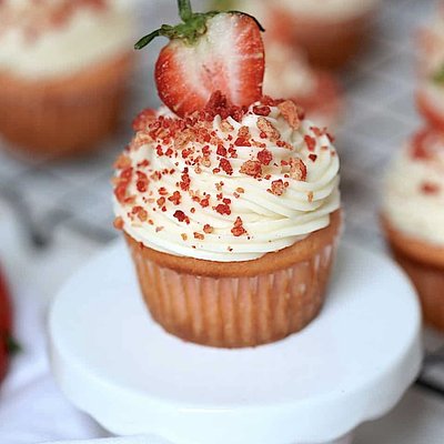 Strawberry cheesecake Cupcake 