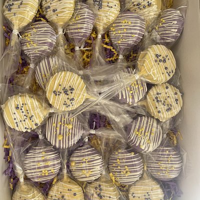 Cake Pops By The Dozen