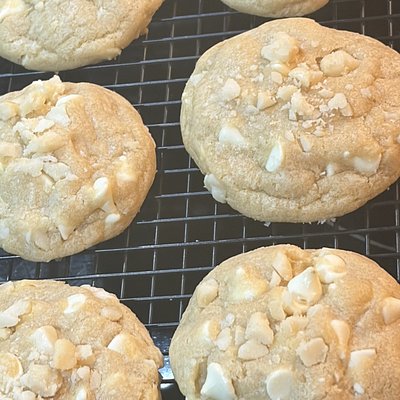 (12ct.- Large) White Chocolate Macadamia Cookies