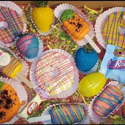Treat Lovers Box (4 Pineapples, 4 Strawberries, 4 Cakesicles)