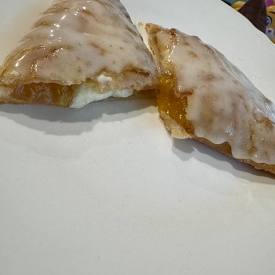 Fried Peach Cobbler Cheesecake Pie