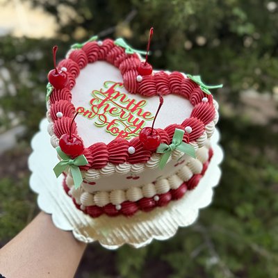  8 Inch Heart Cake Feeds 25