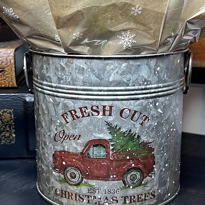 4 Cupcake Farm Truck Tin