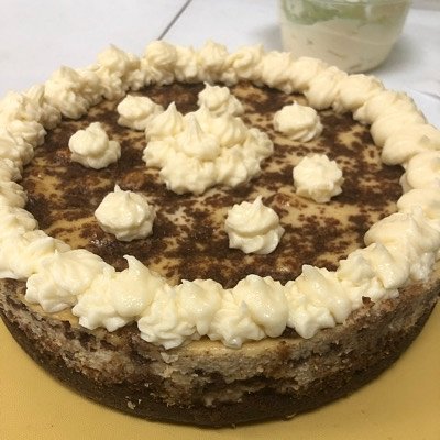 Cinnamon Roll Cheesecake 