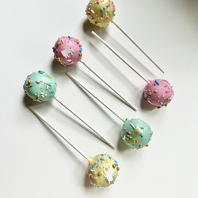 Custom Cake Pops