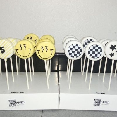The Custom Cake Pop 