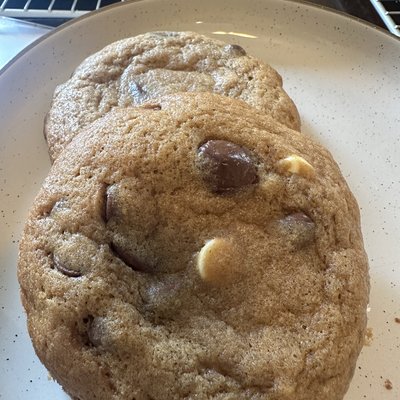 Browned Butter Chocolate Chip Cookies (4pk)