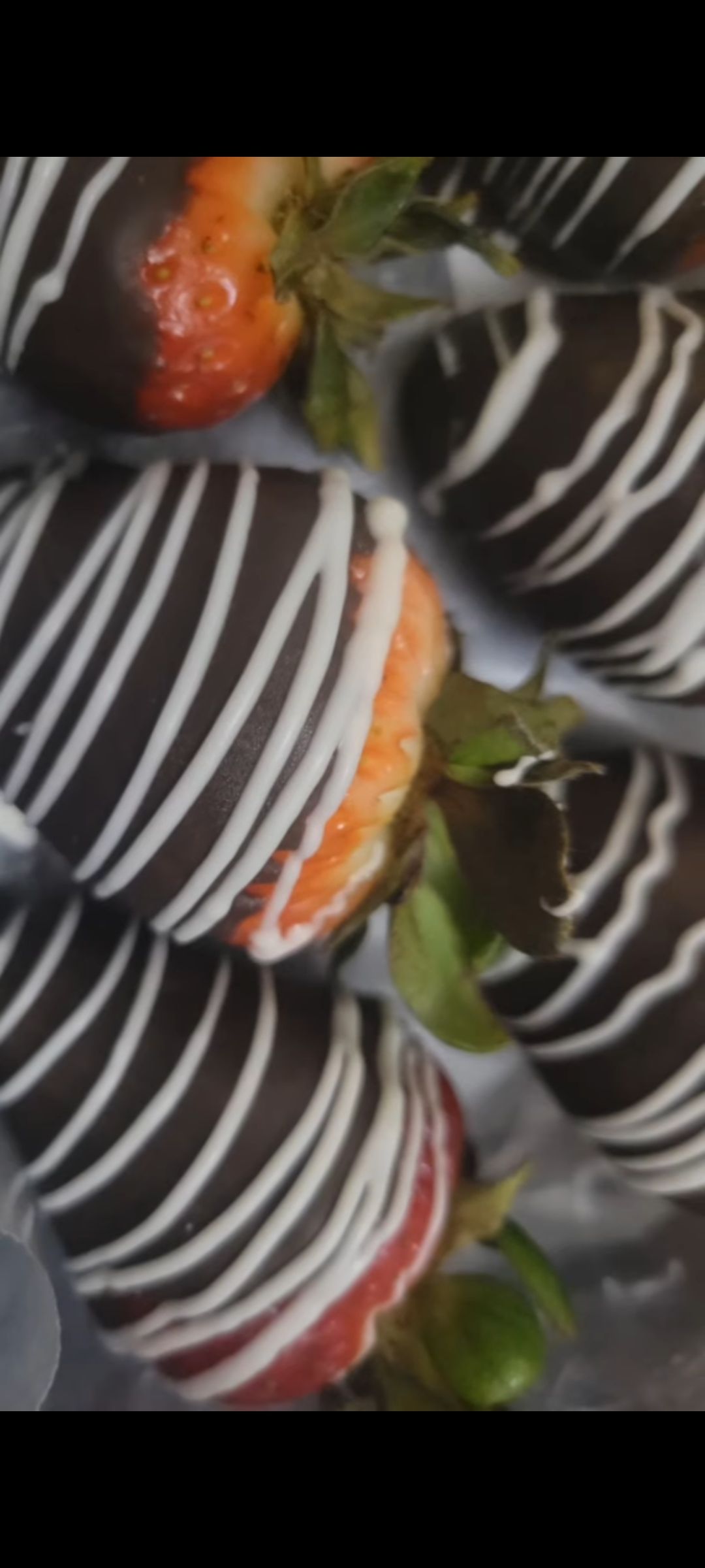 Chocolate Covered Strawberries With White Chocolate Drizzle 