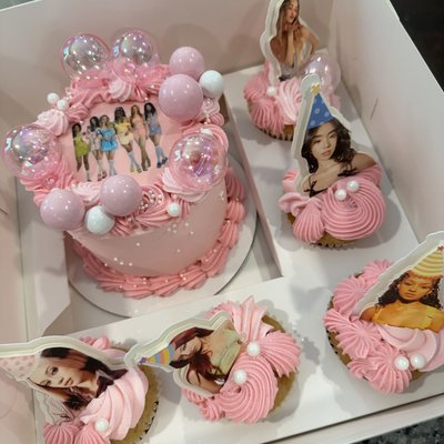 Bento Box With 5 Cupcakes 