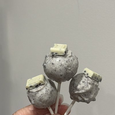 Cookies And Cream Cake Pop 
