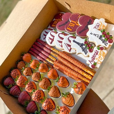Treat Table Package - Dozen : Rice Krispies, Cakepops, Pretzel Sticks, 6 Cookies & Covered Oreos  