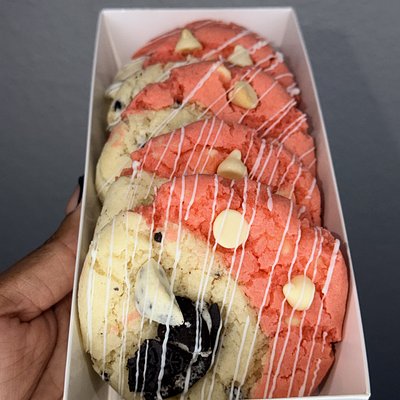 Strawberry Cookies & Cream