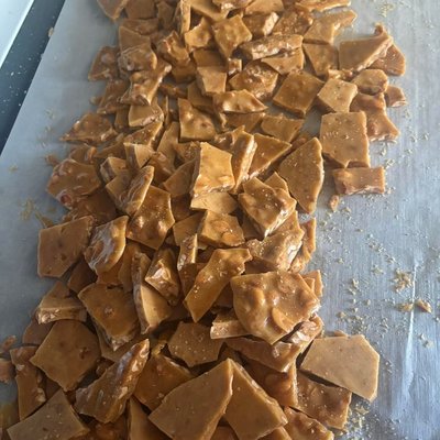 Peanut Brittle 16 Oz Jar