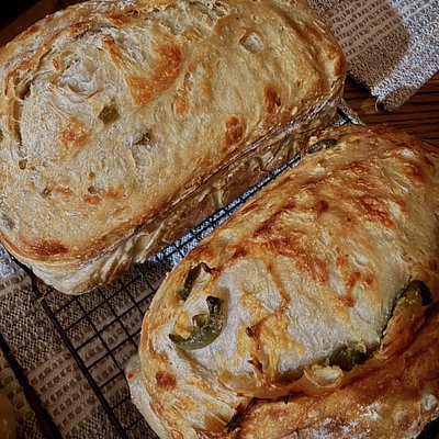 jalapeño cheddar sourdough | pan masa madre con jalapeños y queso