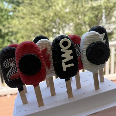 Cake Pops & Dipped Strawberries 