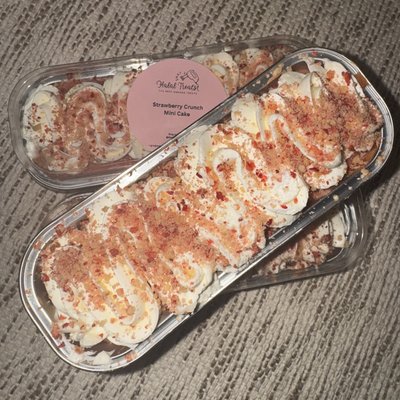 Strawberry Crunch Mini Cake