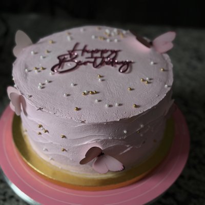 8" Cake 20-25 People