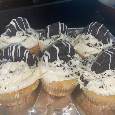6 Oreo Cupcakes