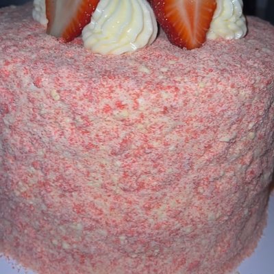6 Inch (2 Layer) Strawberry Crunch Cake 