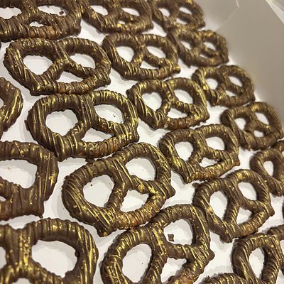 1 Dozen Milk Chocolate Covered Pretzels 