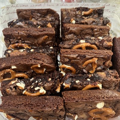 Pretzel Rolo Brownies, 18ct