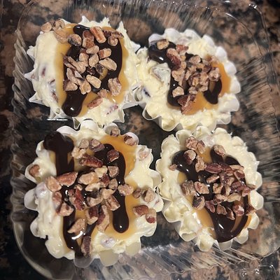 4 Count (Choose Flavors) (Reese’s, heath Bar, plain, Oreo, Chocolate, Strawberry, Caramel, Snickers, Turtle, KitKat, Twix, Cookie Butter)