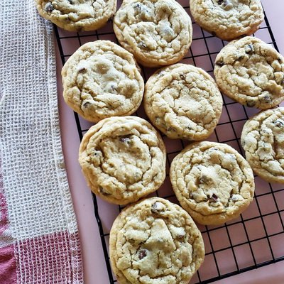 1 Dozen Chocolate Chip Cookies