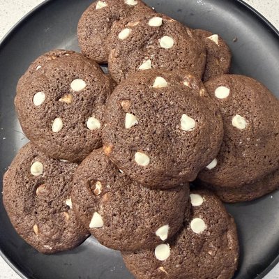 Chocolate & Cream Cookies 🍫🤍