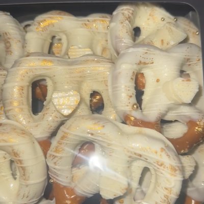 Chocolate Covered Pretzels (Full Dozen)