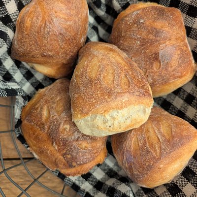 Crusty Artisan Rolls ( 6 Pack ) 