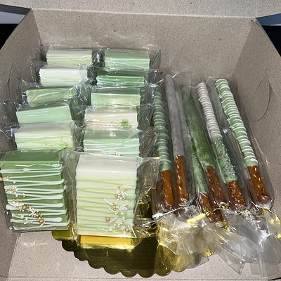 D🧁mn Desserts Mini Treat Package 